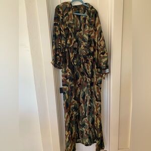 Snuggie Blanket Mens One Size Camouflage Fleece Sleeves Wearable Throw